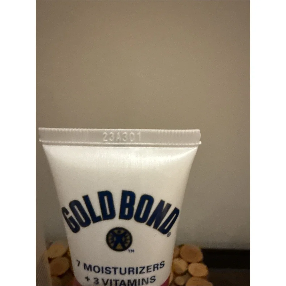 Gold Bond 7 Moisturizers +3 Vitamins Age Renew Neck & Chest Cream 56g‎ New